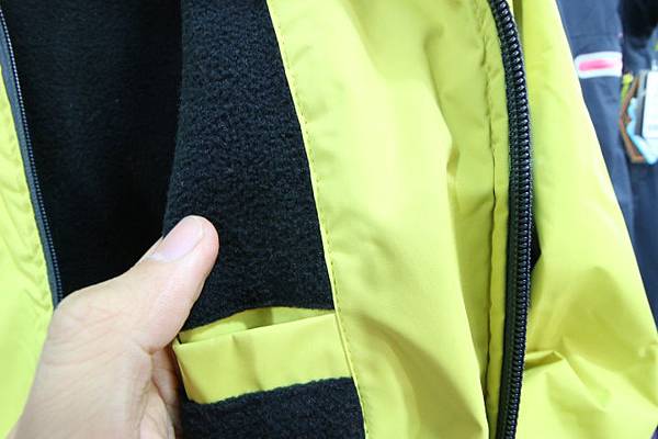 【英國品牌結束代理全面１折起！！】防水防風、透氣、抗UV、登山等級外套、時尚格子襯衫、品牌包包，全面出清大特賣，下殺不到千元，年末最後一檔