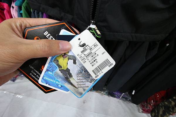 【英國品牌結束代理全面１折起！！】防水防風、透氣、抗UV、登山等級外套、時尚格子襯衫、品牌包包，全面出清大特賣，下殺不到千元，年末最後一檔