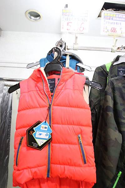 【英國品牌結束代理全面１折起！！】防水防風、透氣、抗UV、登山等級外套、時尚格子襯衫、品牌包包，全面出清大特賣，下殺不到千元，年末最後一檔