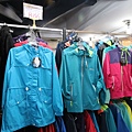 【英國品牌結束代理全面１折起！！】防水防風、透氣、抗UV、登山等級外套、時尚格子襯衫、品牌包包，全面出清大特賣，下殺不到千元，年末最後一檔