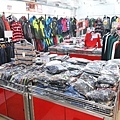 【英國品牌結束代理全面１折起！！】防水防風、透氣、抗UV、登山等級外套、時尚格子襯衫、品牌包包，全面出清大特賣，下殺不到千元，年末最後一檔