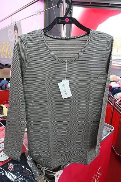 【百貨公司品牌內衣褲全面下殺5折起！！】抗寒刷毛衣99元，保暖衣5折起，品牌內衣690元，2件990元，2套1200，專櫃今年最新款式正品滿3800元送500元