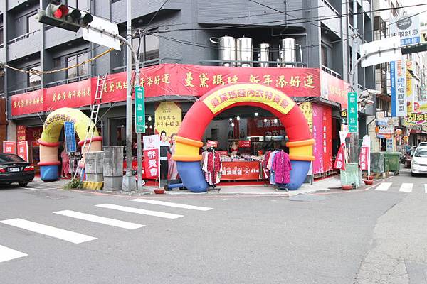 【百貨公司品牌內衣褲全面下殺5折起！！】抗寒刷毛衣99元，保暖衣5折起，品牌內衣690元，2件990元，2套1200，專櫃今年最新款式正品滿3800元送500元