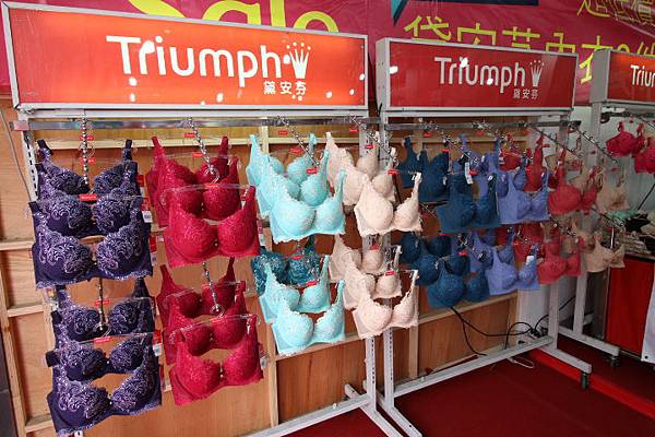 【百貨公司品牌內衣褲全面下殺5折起！！】抗寒刷毛衣99元，保暖衣5折起，品牌內衣690元，2件990元，2套1200，專櫃今年最新款式正品滿3800元送500元