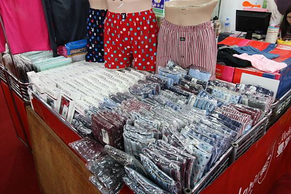 【百貨公司品牌內衣褲全面下殺5折起！！】抗寒刷毛衣99元，保暖衣5折起，品牌內衣690元，2件990元，2套1200，專櫃今年最新款式正品滿3800元送500元