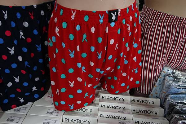 【百貨公司品牌內衣褲全面下殺5折起！！】抗寒刷毛衣99元，保暖衣5折起，品牌內衣690元，2件990元，2套1200，專櫃今年最新款式正品滿3800元送500元