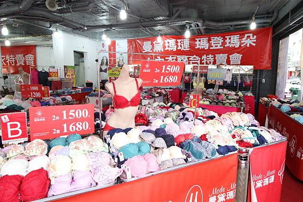 【百貨公司品牌內衣褲全面下殺5折起！！】抗寒刷毛衣99元，保暖衣5折起，品牌內衣690元，2件990元，2套1200，專櫃今年最新款式正品滿3800元送500元