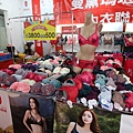 【百貨公司品牌內衣褲全面下殺5折起！！】抗寒刷毛衣99元，保暖衣5折起，品牌內衣690元，2件990元，2套1200，專櫃今年最新款式正品滿3800元送500元