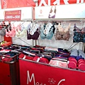 【百貨公司品牌內衣褲全面下殺5折起！！】抗寒刷毛衣99元，保暖衣5折起，品牌內衣690元，2件990元，2套1200，專櫃今年最新款式正品滿3800元送500元