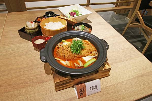 【桃園林口美食】林口三井outlet-超人氣日本靜岡勝政日式豬排、安普蕾修伴手禮 【桃園林口美食】林口三井outlet-超人氣日本靜岡勝政日式豬排、安普蕾修伴手禮
