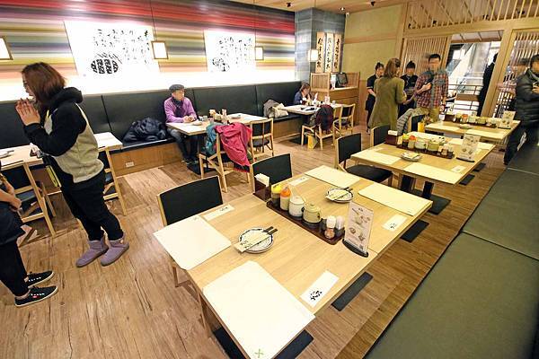 【桃園林口美食】林口三井outlet-超人氣日本靜岡勝政日式豬排、安普蕾修伴手禮