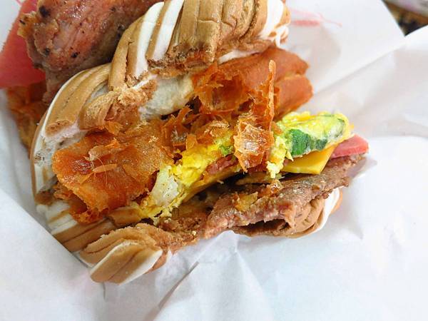 【板橋美食】太和豆漿-中式早餐巨無霸漢堡