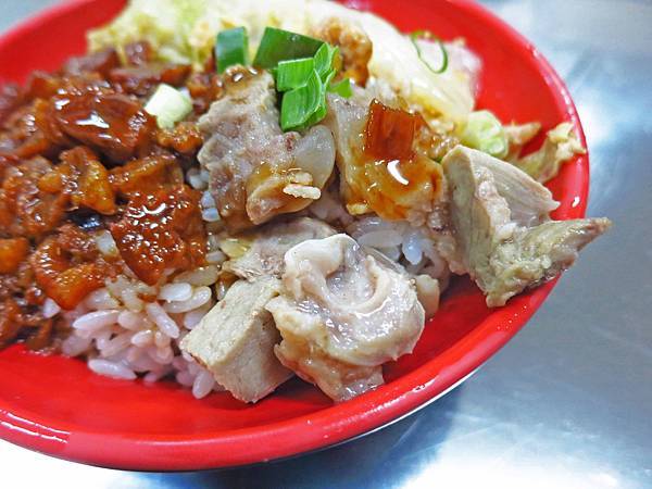 【蘆洲美食】8號美食坊-河堤旁的骨仔肉湯、烏醋乾麵