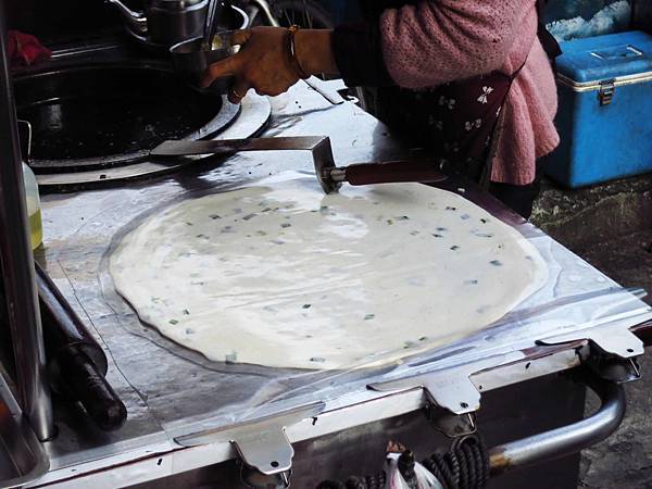 【三重美食】陳記蔥油餅-重新路上的人氣蔥油餅