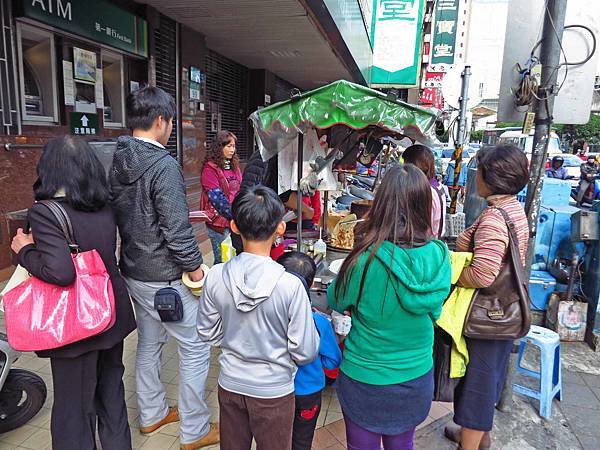 【三重美食】陳記蔥油餅-重新路上的人氣蔥油餅