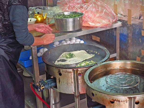 【新竹美食】大眾早餐店-現揉現桿的手工蛋餅 【新竹美食】大眾早餐店-現揉現桿的手工蛋餅