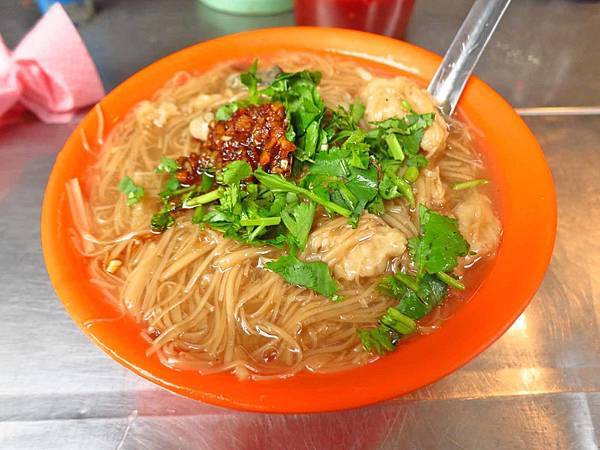 【新莊美食】中港二街老牌蚵仔大腸麵線-假日才吃到的美味