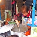 【新莊美食】中港二街老牌蚵仔大腸麵線-假日才吃到的美味