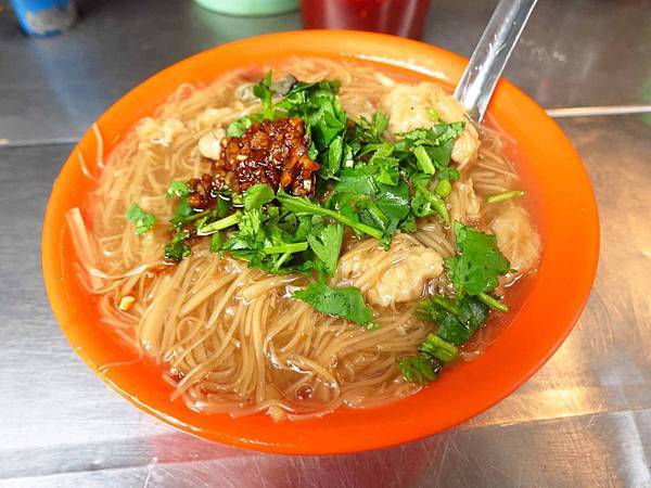 【新莊美食】中港二街老牌蚵仔大腸麵線-假日才吃到的美味