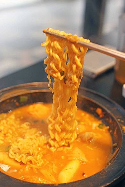 【新莊餐廳】劉震川日韓大食館-韓式料理火烤兩吃個人火鍋