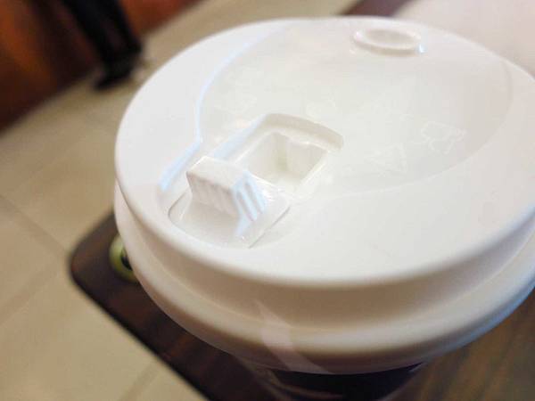 【桃園餐廳】第三航廈咖啡店-坐著喝咖啡也能看到飛機 【桃園餐廳】第三航廈咖啡店-坐著喝咖啡也能看到飛機