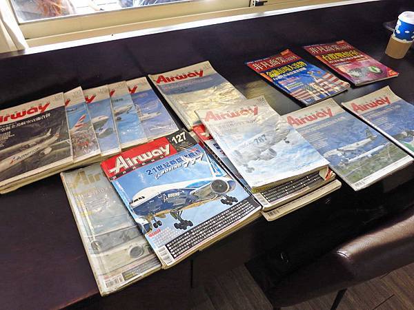 【桃園餐廳】第三航廈咖啡店-坐著喝咖啡也能看到飛機 【桃園餐廳】第三航廈咖啡店-坐著喝咖啡也能看到飛機