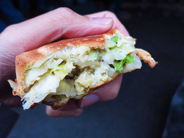 【三重美食】恬甜紅豆餅-料多到爆炸的紅豆餅