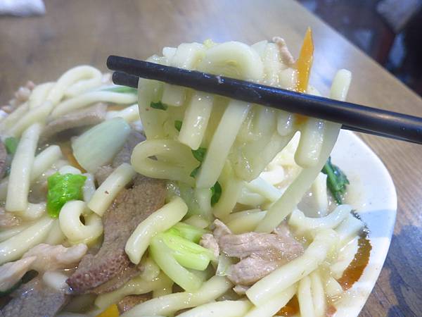 【三重美食】五華街烏龍麵老店-特殊的濃郁口味湯頭炒麵 【三重美食】五華街烏龍麵老店-特殊的濃郁口味湯頭炒麵