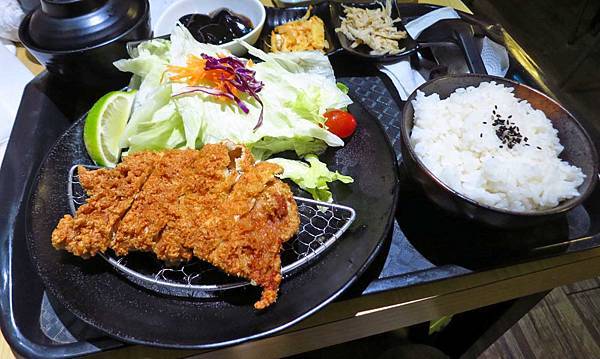【三重餐廳】街角巷親子小舖-135元也能吃到豬排定食 【三重餐廳】街角巷親子小舖-135元也能吃到豬排定食