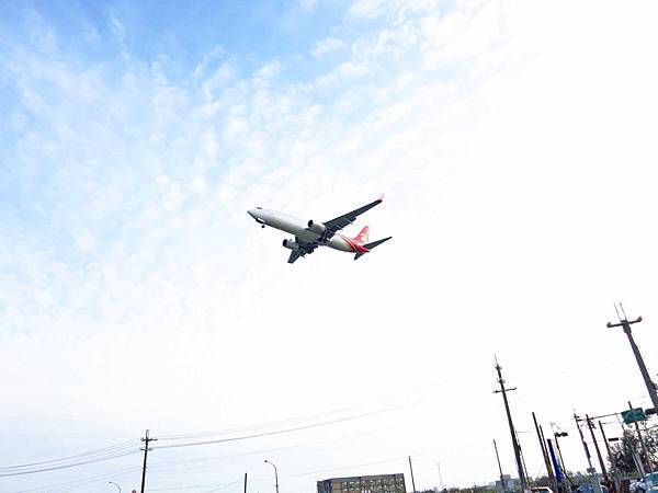 【桃園餐廳】第三航廈咖啡店-坐著喝咖啡也能看到飛機