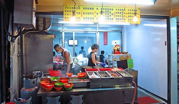 【三重美食】上味海產麵-滿滿食材的海鮮湯 【三重美食】上味海產麵-滿滿食材的海鮮湯