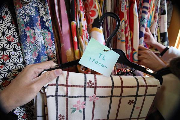 【京都旅遊】岡本（祗園店）和服租借體驗、價格、SIZE尺寸、租借流程、線上預約流程詳細介紹