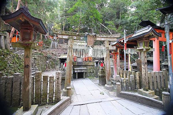 【京都旅遊】伏見稻荷大社-數不清的千本鳥居