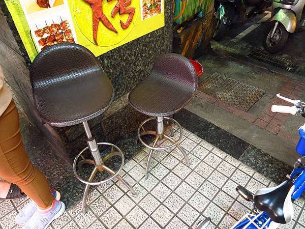 【台北萬華美食】阿忠碳烤-西門町香噴噴的烤肉