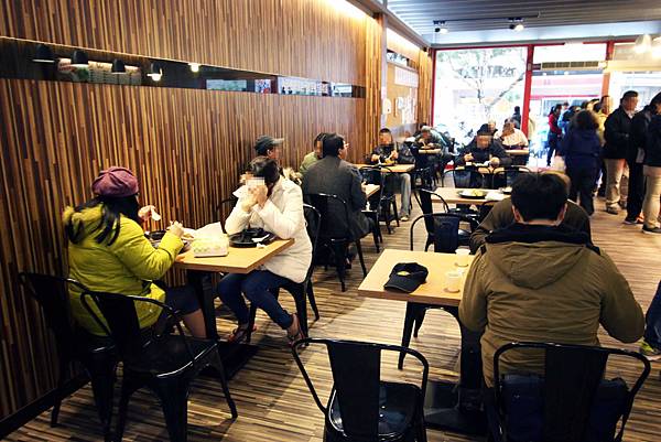 【桃園美食】蔡家排骨飯-軟嫩多汁的超強排隊美食排骨飯