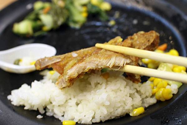 【桃園美食】蔡家排骨飯-軟嫩多汁的超強排隊美食排骨飯