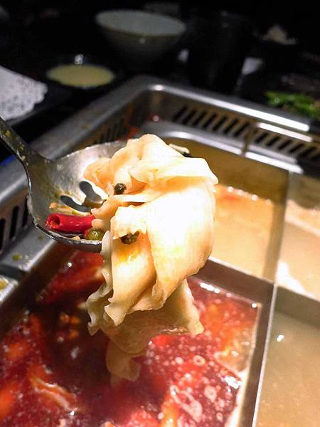 【台北火鍋】海底撈-現場變臉、手工現拉麵的四川麻辣火鍋店