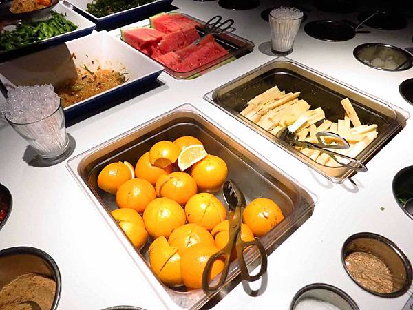 【台北火鍋】海底撈-現場變臉、手工現拉麵的四川麻辣火鍋店