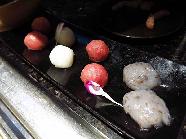 【台北火鍋】海底撈-現場變臉、手工現拉麵的四川麻辣火鍋店