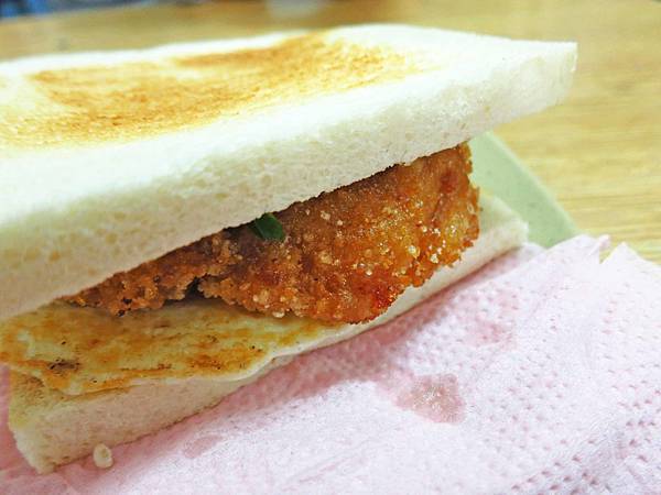 【蘆洲美食】香雞莊早餐店-獨創香雞排三明治口味