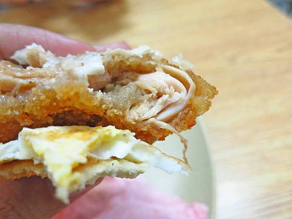 【蘆洲美食】香雞莊早餐店-獨創香雞排三明治口味