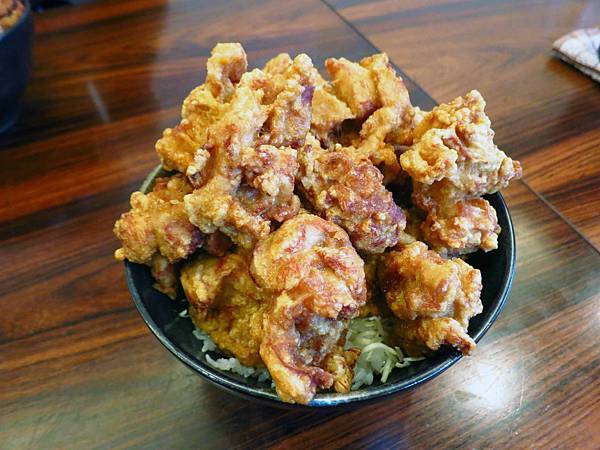 【東京美食】元祖バカ盛丼-500元銅板美食，15塊炸雞丼飯，份量爆表