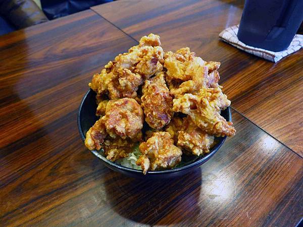 【東京美食】元祖バカ盛丼-500元銅板美食，15塊炸雞丼飯，份量爆表
