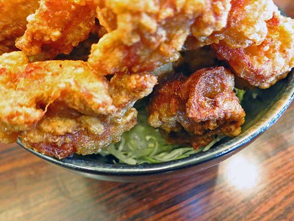 【東京美食】元祖バカ盛丼-500元銅板美食，15塊炸雞丼飯，份量爆表