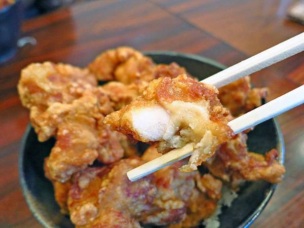【東京美食】元祖バカ盛丼-500元銅板美食，15塊炸雞丼飯，份量爆表