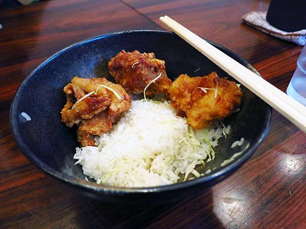 【東京美食】元祖バカ盛丼-500元銅板美食，15塊炸雞丼飯，份量爆表