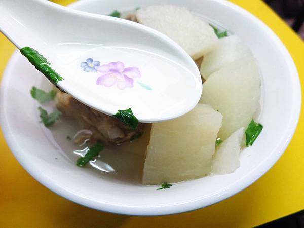 【台北美食】古都刈包油飯-美味的油飯和蘿蔔湯