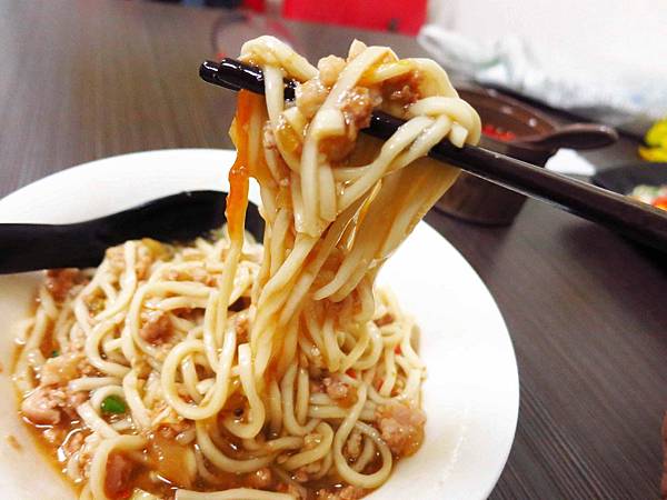 【永和美食】拋投肉麵-清爽不油膩的特殊美食