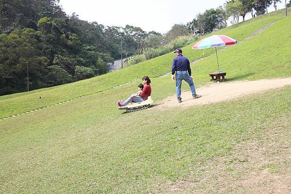 【台北旅遊】木柵福德坑親子滑草、深坑老街一日遊