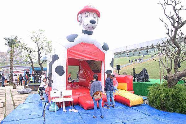 【台北旅遊】星空草原-寶特瓶也能成藝術品的親子景點